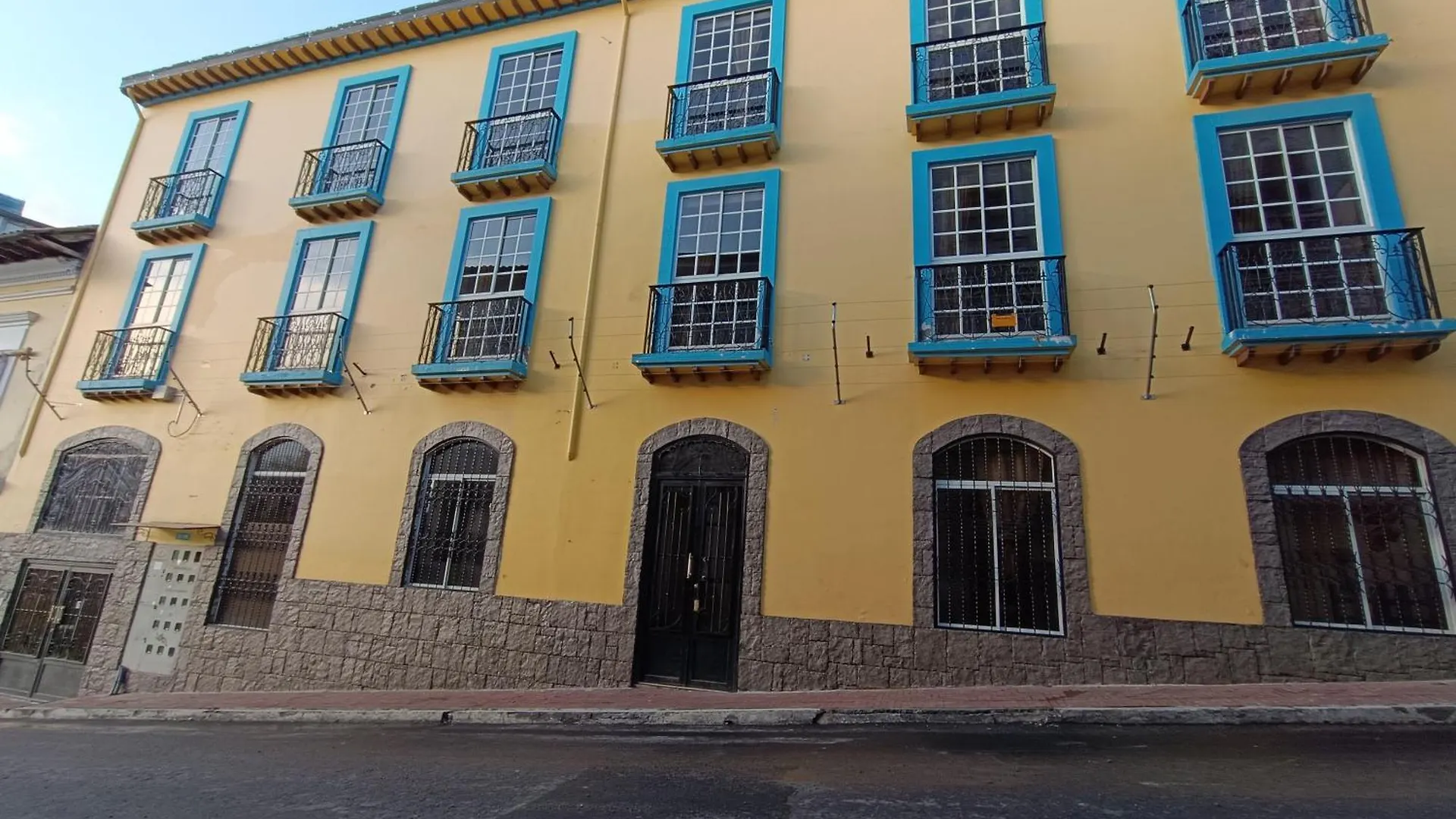 Quito Basecamp - Adventure Hostel