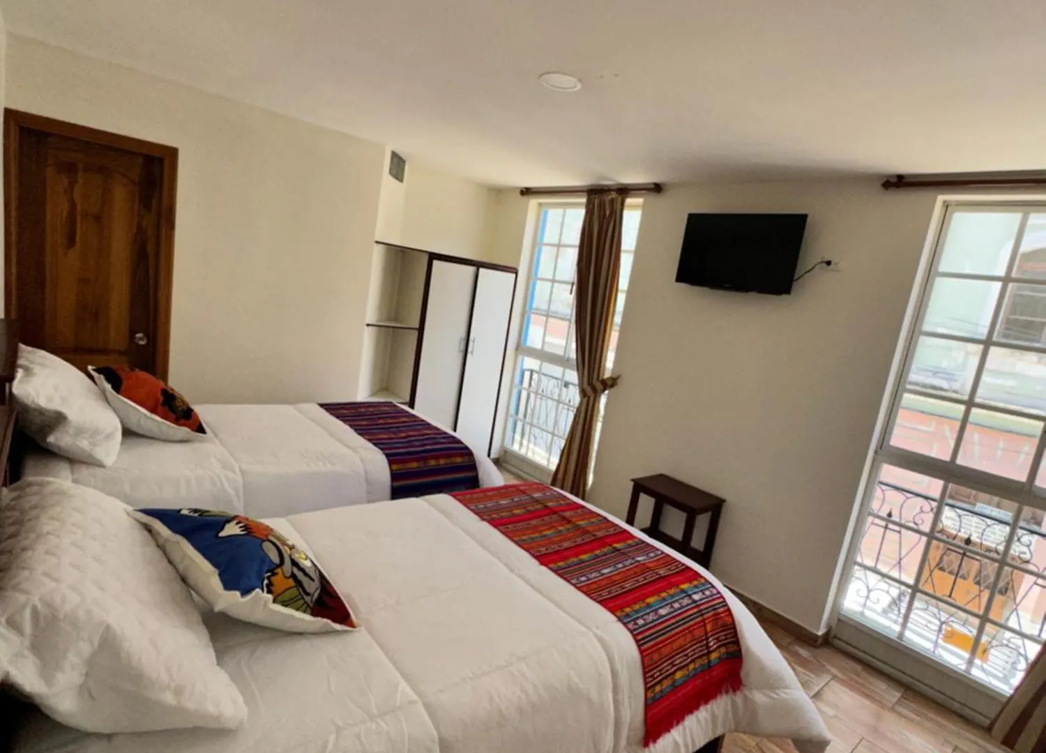 Quito Basecamp - Adventure Hostel 0*,  Ecuador